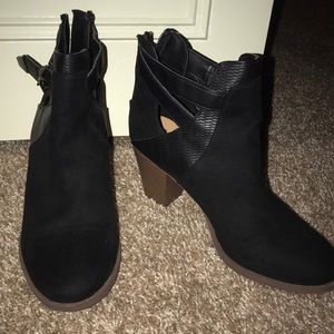 Black ankle boots. Super cute & comfortable